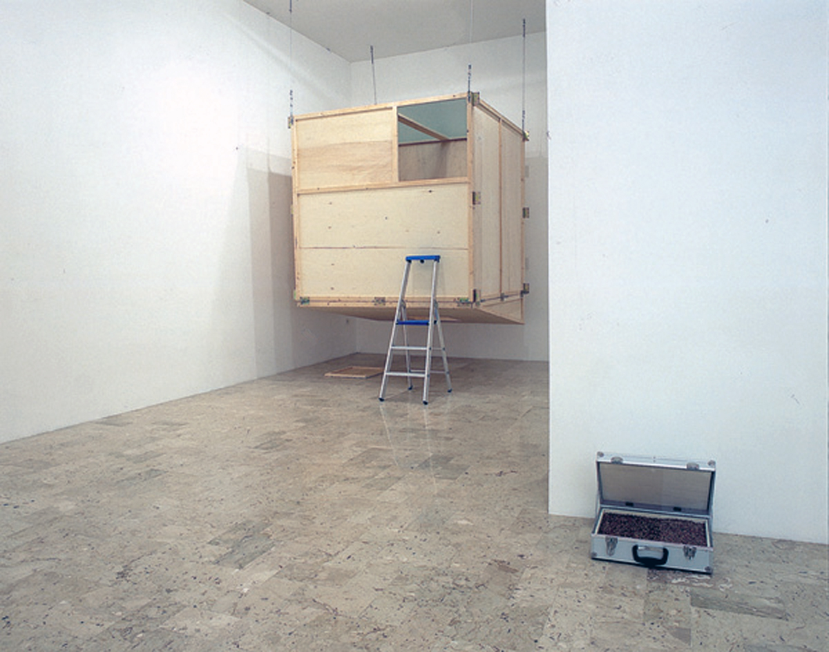 Pas au de là, 2004, exhibition view