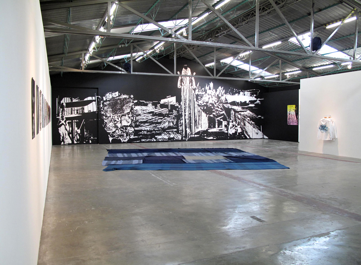 En la bruma de lavanda, 2011, exhibition view at Galeria Labor, Mexico