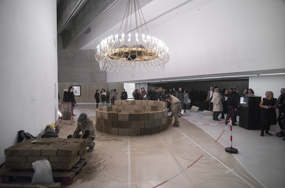 La fine di un lavoro mai fatto, Non basta ricordare, 2014, performance at Maxxi Museum, Roma