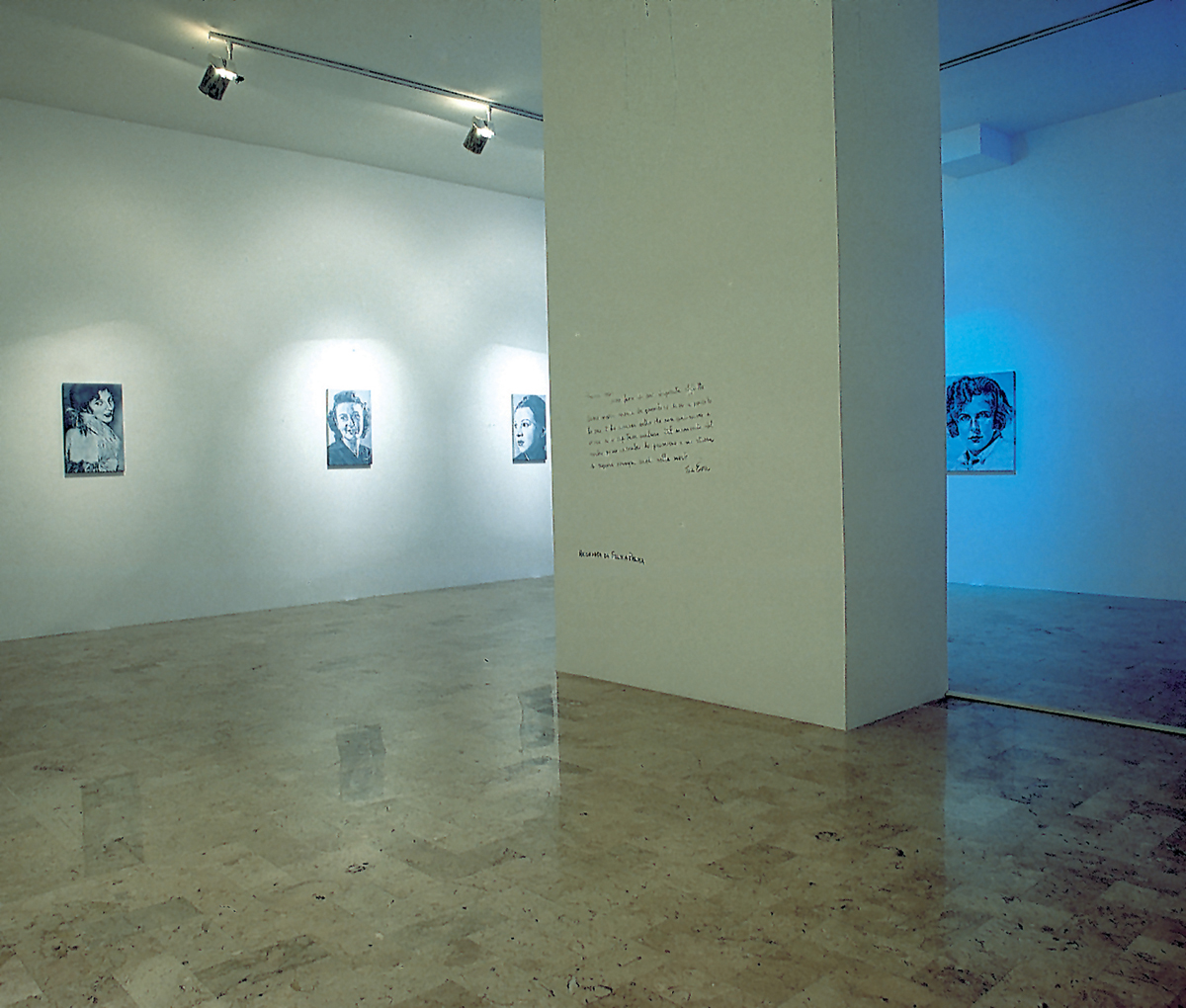 Femmes absolues, 2003, exhibition view