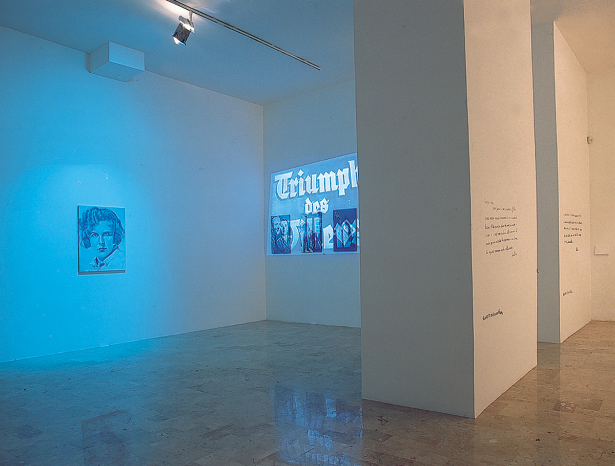 Femmes absolues, 2003, exhibition view